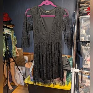 Black V-Neck Lace Mini Dress Babydoll Fit-n-Flare Express Clothing X-SMALL 0